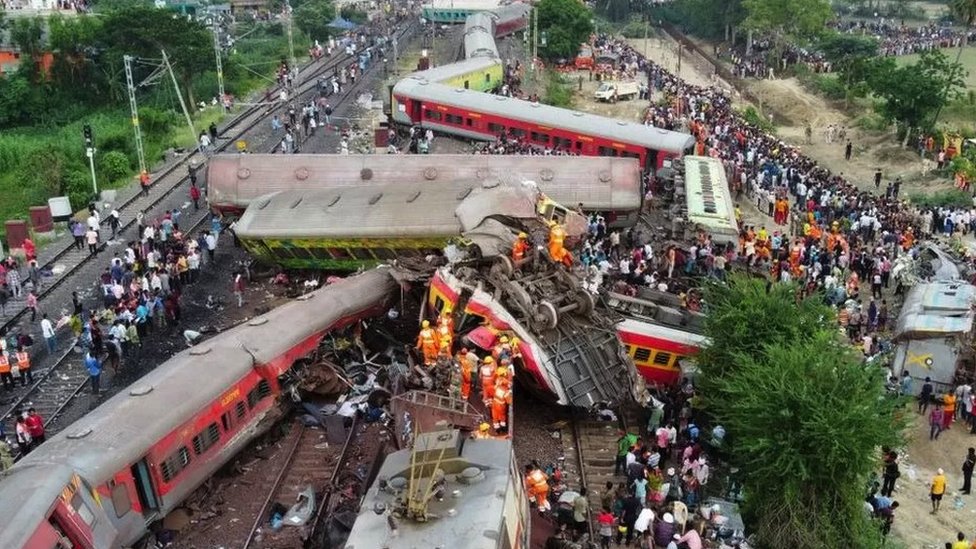 Smrt na pruzi: Smetnje u signalizaciji moguæ uzrok nesreæe u Indiji, kaže ministar železnice, 275 nastradalo, više od hiljadu povreðeno