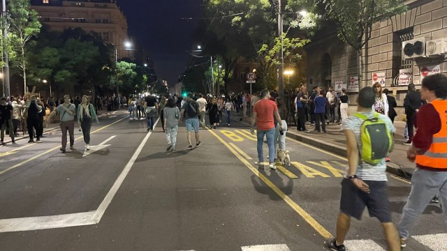 Završen protest opozicije: Pretnje Vuèiæu i incident ispred Skupštine FOTO/VIDEO