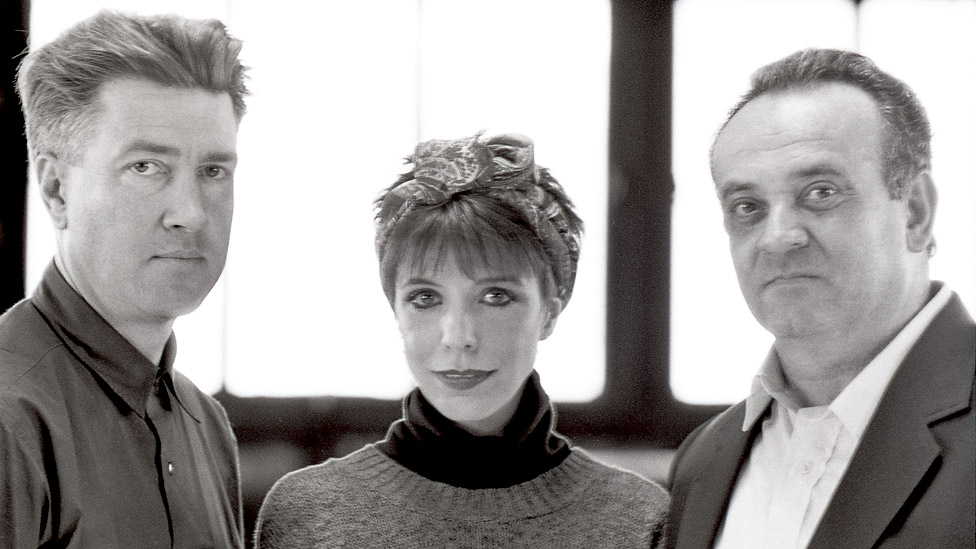 Dejvid Linè (levo), pevaèica Džuli Kruz (u sredini) i kompozitor Anðelo Badalamenti (desno) 1989./Getty Images