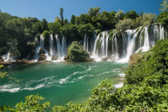 Vodopadi od kojih zastaje dah: Nestvarno lepo kupalište u blizini Srbije VIDEO