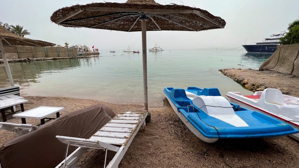 Plaža u Hurgadi gde je ajkula napala i ubila Rusa - odlukom nadležnih plaže su privremeno zatvorene/REUTERS/Mohamed Abd El Ghany