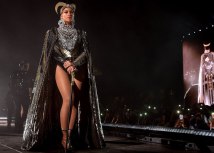 Bijonse je nosila kostim inspirisan egipatskom kraljicom Nefretiti na Koaèela festivalu 2018. godine/Getty Images