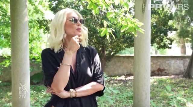 Senidah opisala KAKO REAGUJE kada na nastupu doživi neku neprijatnost i otkrila ŠTA TAČNO radi kad je neraspoložena! (VIDEO)