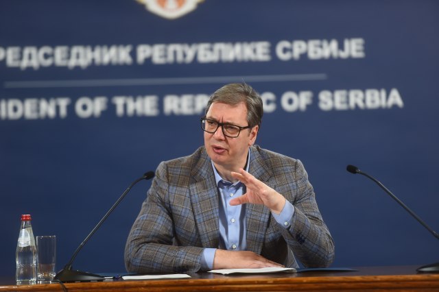 Media: Vučić is visiting soldiers and policemen in the Land Security Zone tonight