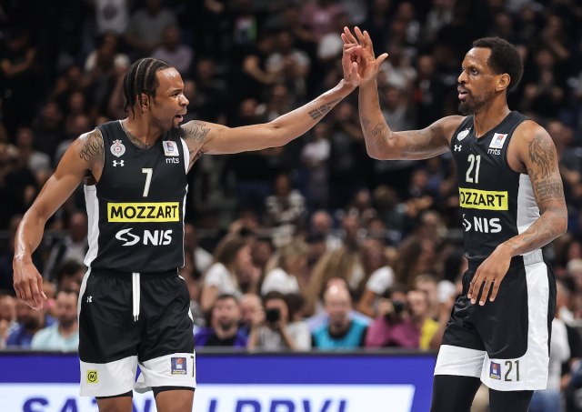 Partizanovi stranci odbili rukovanje sa igraèima Zvezde VIDEO