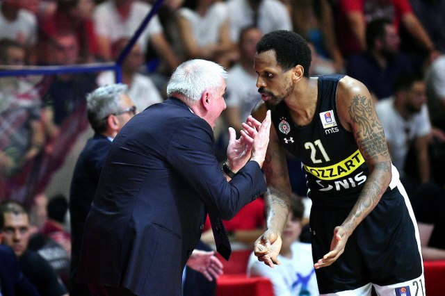 Obradoviæ brzo napustio konferenciju: To su pitanja svih pitanja