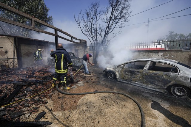 Haos na Zapadnoj obali: Izraelski doseljenici palili automobile i domove Palestinaca VIDEO