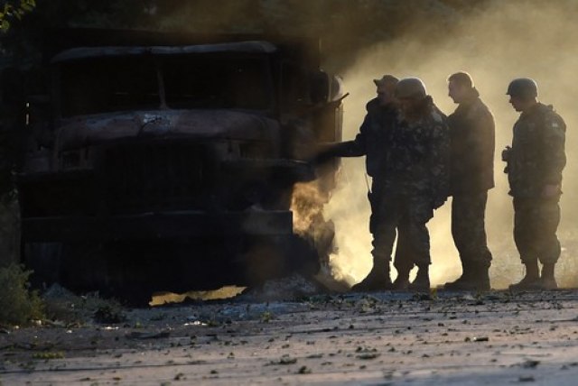 Rat – dan 492: Opasnost. Odjekuju snažne eksplozije; Nastavljaju se žestoke borbe