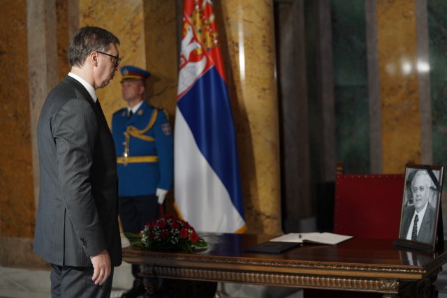 Vučić prisustvovao  komemoraciji povodom smrti bivšeg predsednika Srbije FOTO