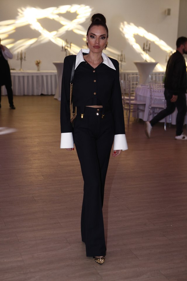 Sofija Rajović U GRADSKOM PREVOZU: Glumica pokazala kako uživa u tramvaju (FOTO)