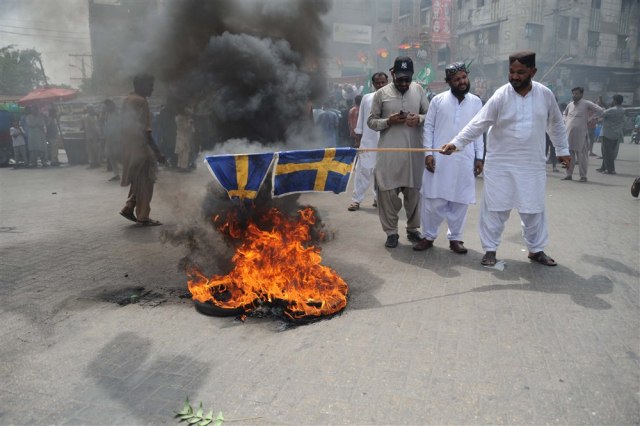 Pakistan: Muslimani protestuju protiv Švedske zbog spaljivanja Kurana