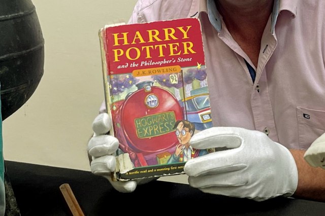 Knjiga o Hariju Poteru kupljena za 30 penija, prodata za 10.500 funti