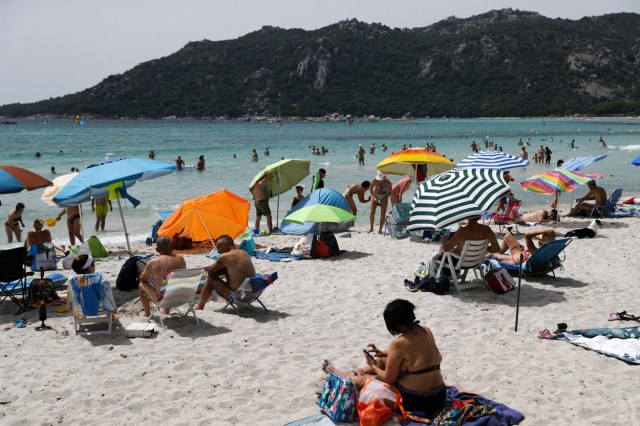 "Ove ležaljke nisu za turiste iz Srbije": Žena doživela neprijatnost na plaži u Grèkoj