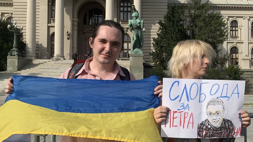 Rusija i Srbija: Ruskom antiratnom aktivisti posle dva dana zadržavanja na aerodromu dozvoljeno da uðe u Srbiju