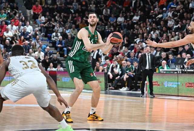 Janakopulos ljut na Papajanisa: Mama i tata mu nisu dali da ostane