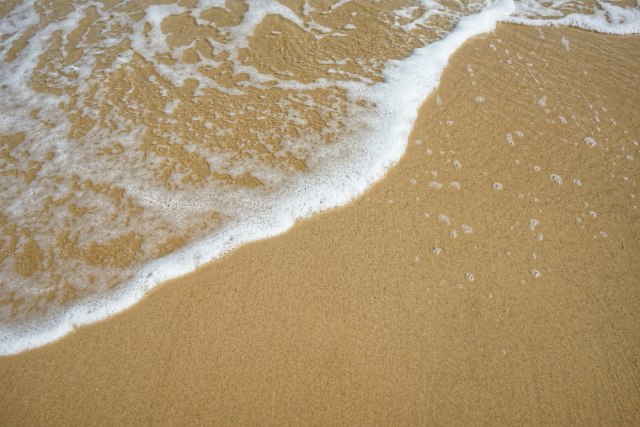 Došao na plažu i onda mu je ovo PRIVUKLO PAŽNJU: Prizor kao iz HOROR FILMOVA (VIDEO)