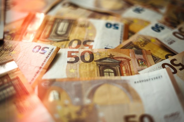 Plata i do 6.500 evra: Besplatan obrok i bakšiš, a radnici fale