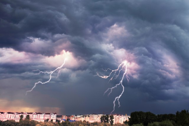 I u narednim danima pljuskovi, grad i olujni vetar: Evo kakvo nas vreme očekuje