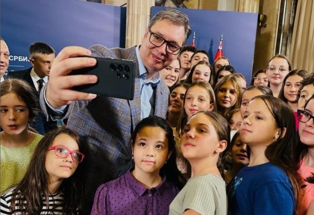 Vučić organized reception for Serbian children from the region: ''This is your home''