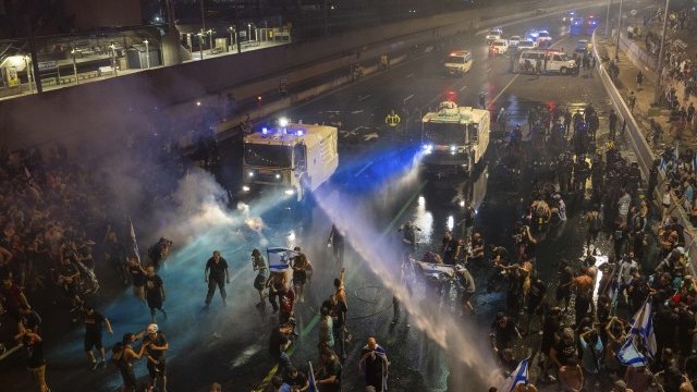 Mass protests on the streets: Water cannons, fights, several injured PHOTO/VIDEO - Vimarsana News