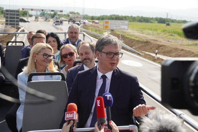 Vučić at the opening of highway section: 