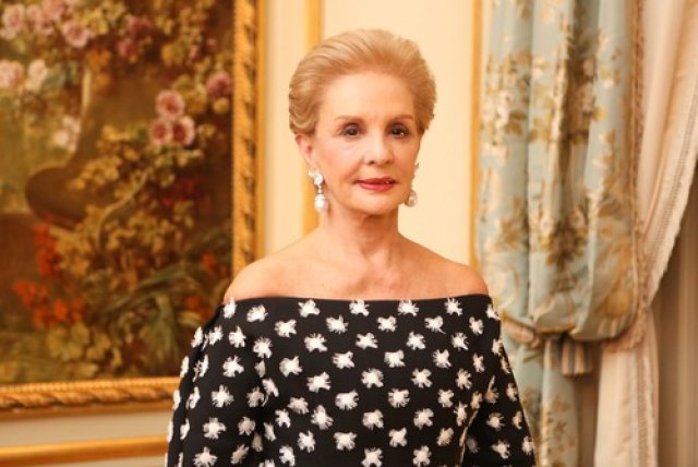 Žene od 40. ne smeju da NOSE FARMERKE I DA IMAJU DUGU KOSU! Poslušajte pravila modne ikone Karoline Herere inače ćete biti 