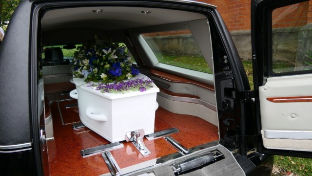 Šta je sve potrebno da uradite ako vam bliska osoba premine u inostranstvu?