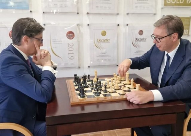 Vučić and Pendarovski: A nice game of chess PHOTO