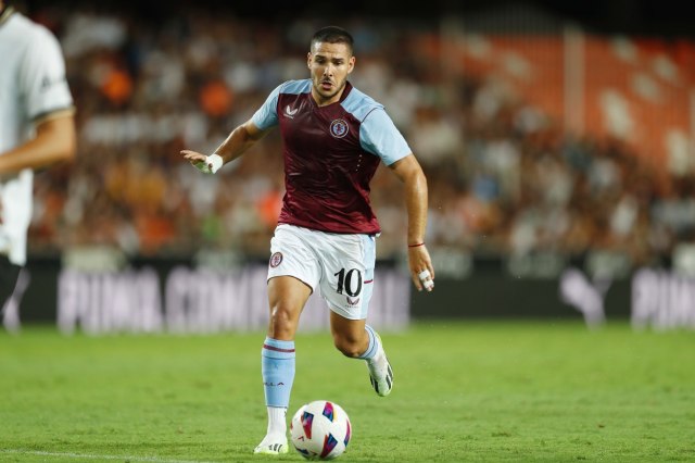 Vezista Aston Vile van terena do osam meseci