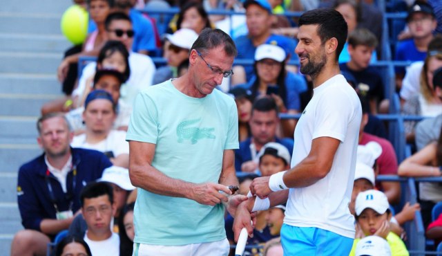 Novak ima problema sa zglobom FOTO