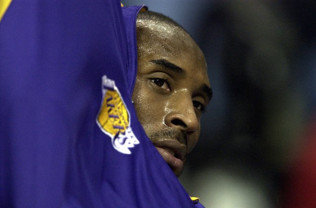 Kobi Brajant dobija statuu ispred dvorane Lejkersa