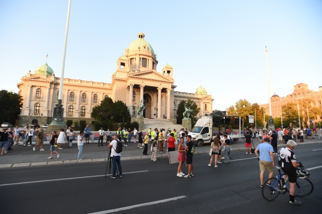 Završen protest opozicije: Saobraæaj je normalizovan FOTO