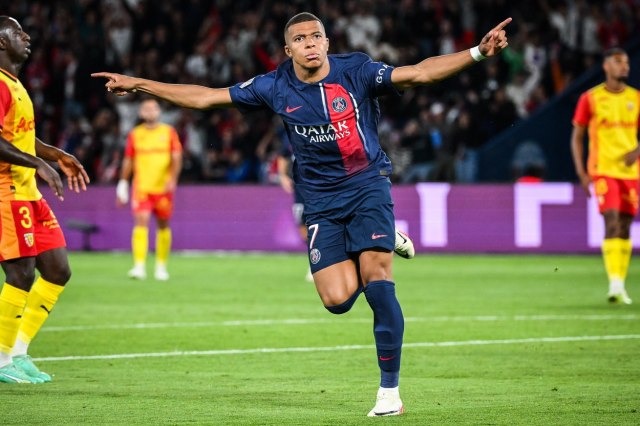 PSŽ slavi golove Mbapea VIDEO