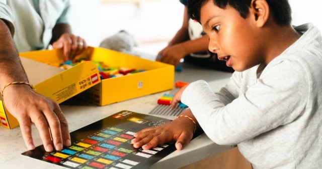 Lego kocke pomažu slepoj i slabovidoj deci da nauče da čitaju i pišu