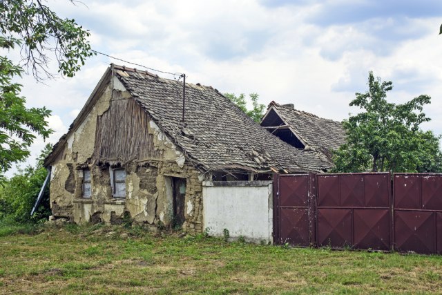 Kupio je TROŠNU KUĆU i za manje od 3 MESECA od nje je napravio DOM IZ SNOVA: Sve je uradio SAM, a rezultat će vas oduševiti (VIDEO)