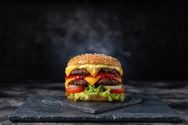 Potrošači tužili lanac brze hrane: Burger manji nego na slici