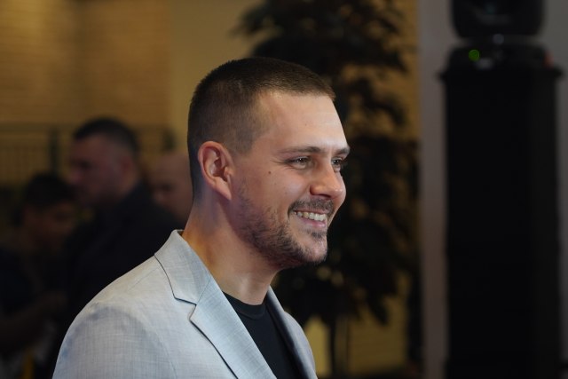 Miloš Biković otišao u PLAVUŠANE! Glumac se ofarbao, pa pokazao kako sada izgleda (FOTO)