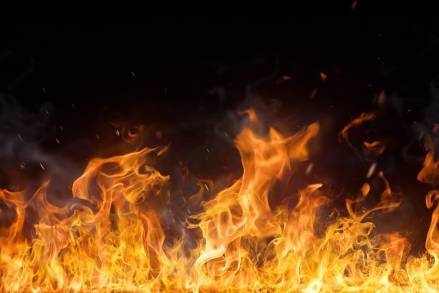 Ugašen veliki požar u Varvarinu: Vatra progutala hladnjaču VIDEO