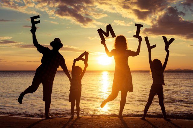 Ovi horoskopski parovi važe za NAJBOLJE RODITELJE: Uz njih deca osećaju ljubav i sigurnost!