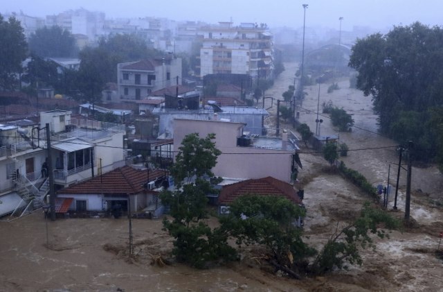 Chaos in Greece: Dramatic footage of the rescue attempts, the death toll rises VIDEO