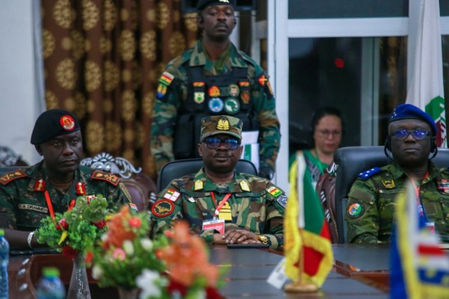 Francuska gomila trupe oko Nigera: "Spremaju agresiju"