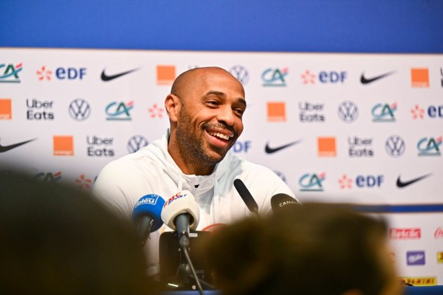 Rièards i Karager pokušali da izgovore "Crvena zvezda" – Anri "umirao" od smeha VIDEO