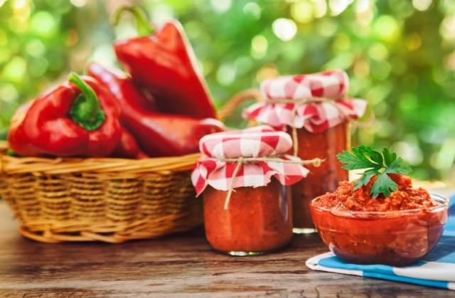 Tajna pravljenja dobrog ajvara: Tradicionalni recept vredne srpske domaćice!