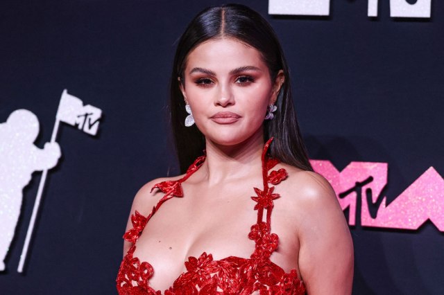 Selena Gomez na meti kritika zbog selfija bez šminke: 