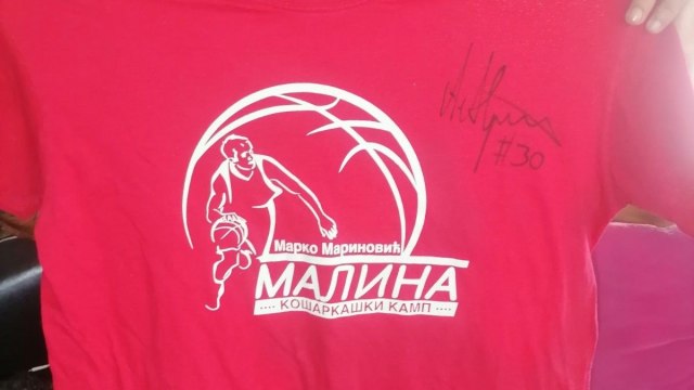 Majicu mu potpisao Avramović: On je prodao u humanitarne svrhe FOTO