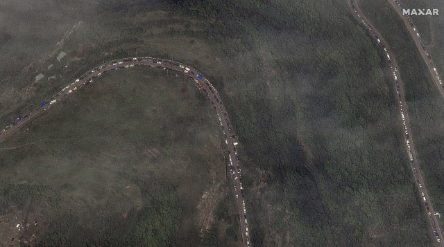 Satelitski snimak kolone izbeglica FOTO Tanjug/Satellite image ©2023 Maxar Technologies via AP