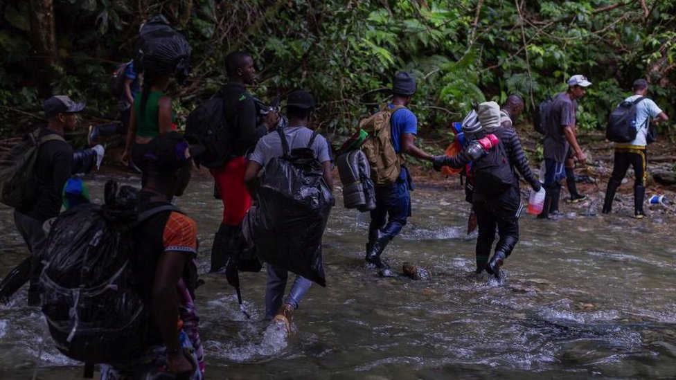Migranti prelaze reku Darijan izmeðu Kolumbije i Paname/Getty Images