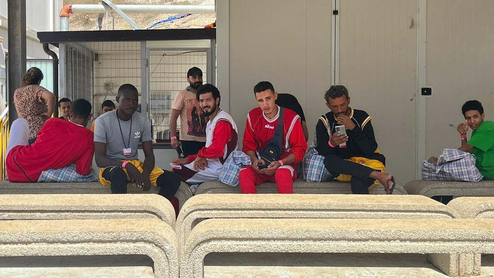 Migranti u kampu u Lampeduzi/BBC