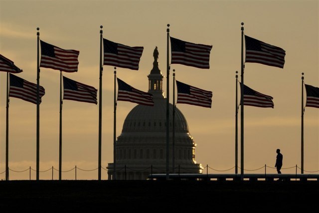 I to se desilo, prvi put u amerièkoj istoriji; Smenjen je i sad sledi ponor