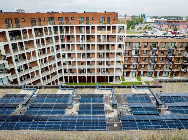 Uživo prenosili sopstvenu smrt: Nezapamæen užas, snimali kako skaèu sa 24. sprata VIDEO